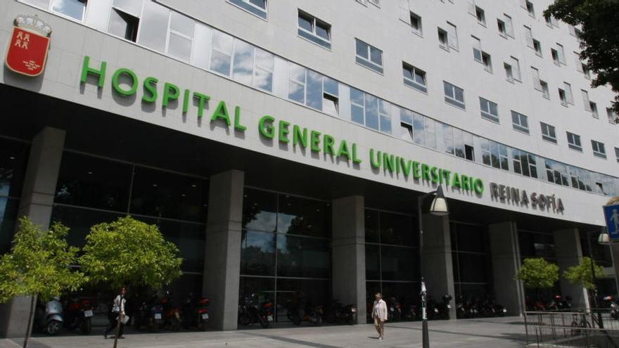 Una planta del Reina Sofía deja de tener pacientes covid