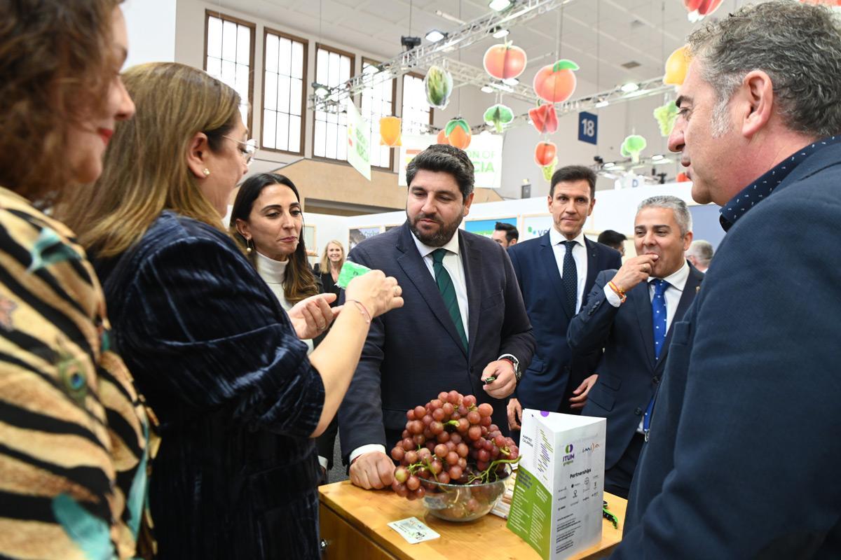 Diferentes momentos de la presencia de la Región de Murcia en la feria Fruit Logística de Berlín, la pasada semana.