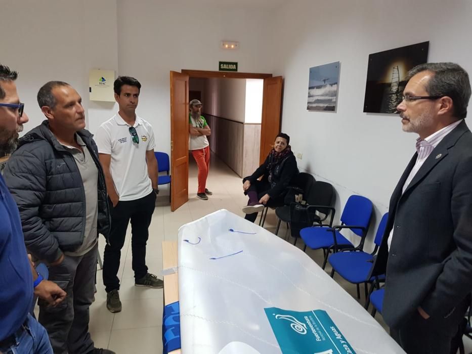 Entrega de 6 velas de Optimist al Cabildo de Fuerteventura