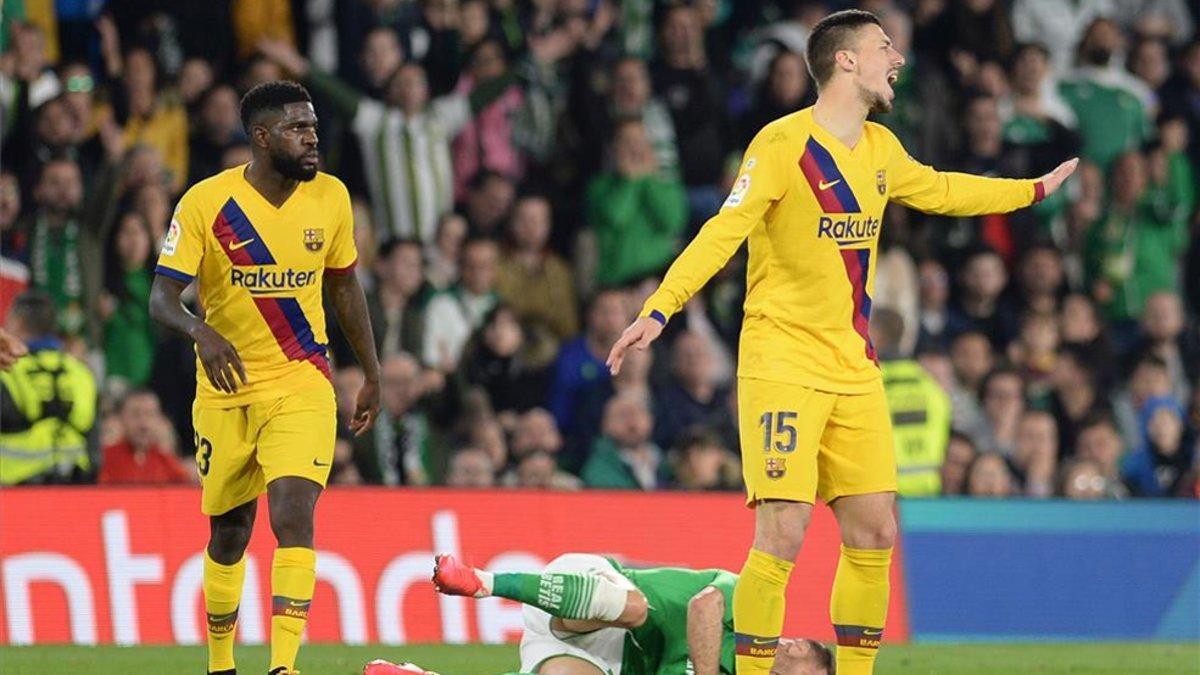 Lenglet y Umtiti, durante el duelo en el Villamarín