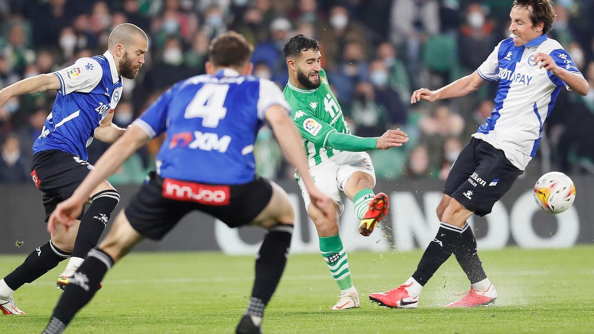 Una acción del Betis-Alavés.