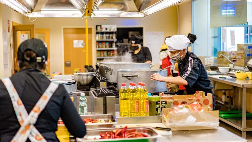 Charla sobre Alicante Gastronómica Solidaria en el Gil-Albert