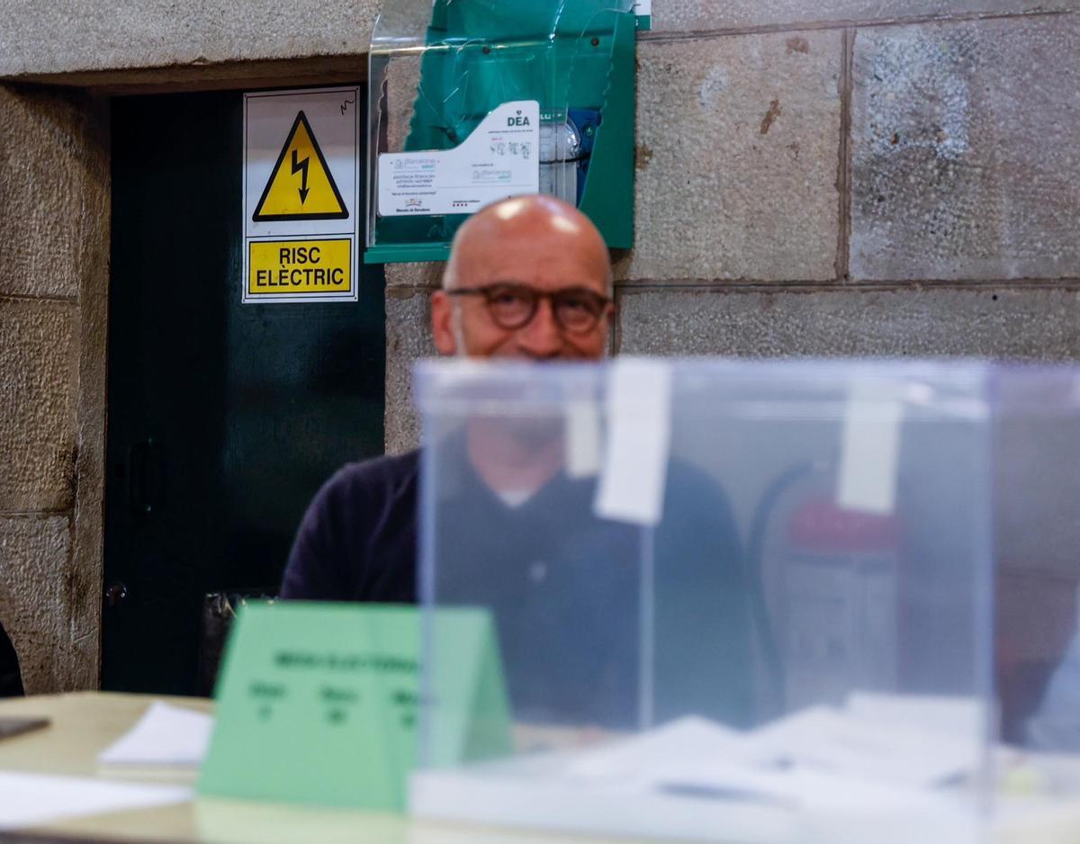 Jornada electoral en el mercado de Galvany de Barcelona