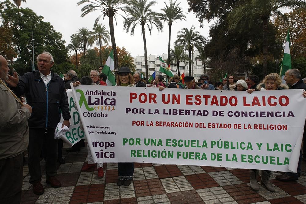 Unas 2.000 personas marchan en Córdoba para que "Andalucía despierte"