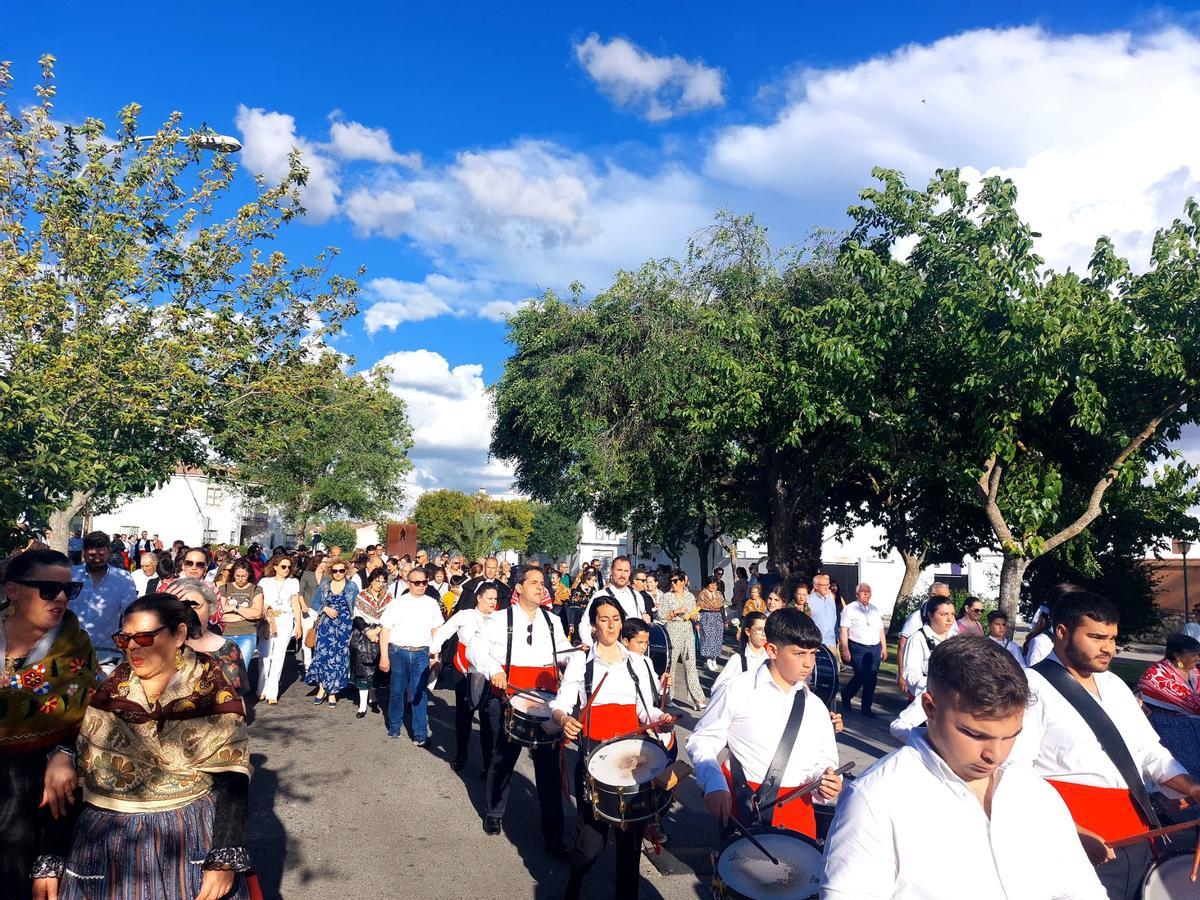 La Agrupación Musical Los Arcos de Malpartida de Cáceres en el recibimiento del Patrón