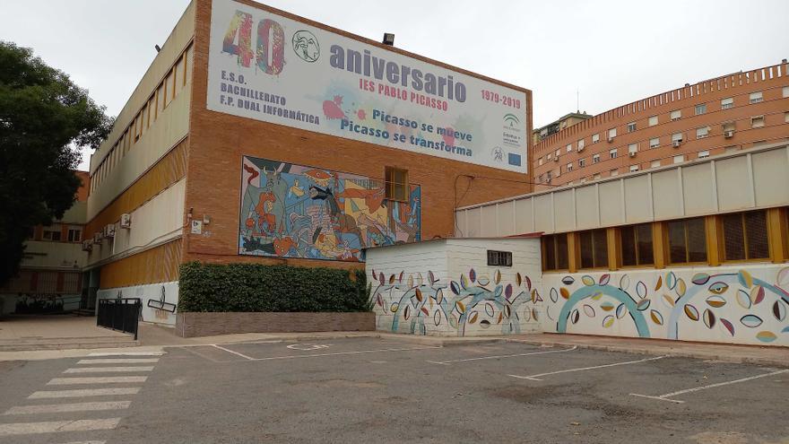 Fachada del instituto de educación secundaria Pablo Ruiz Picasso de Málaga capital donde se harán obras para quitar el amianto en bajantes