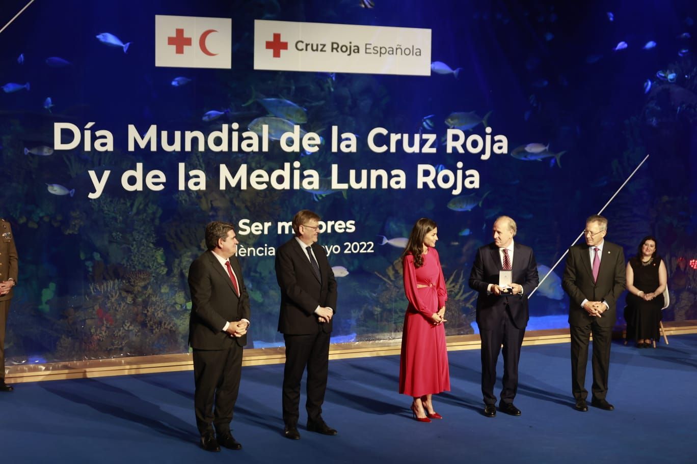 La reina Letizia preside en València la entrega de las condecoraciones de Cruz Roja