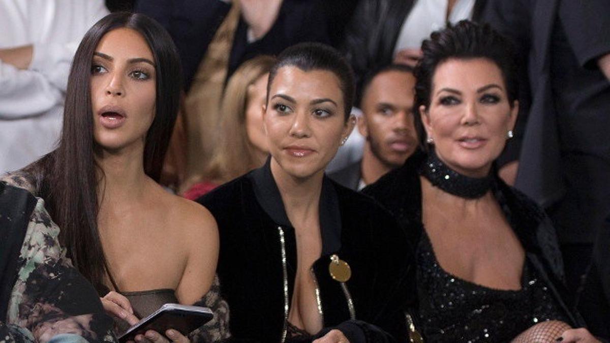 Las hermanas, Kim y Kourtney Kardashian, junto a su madre, Kris Jenner