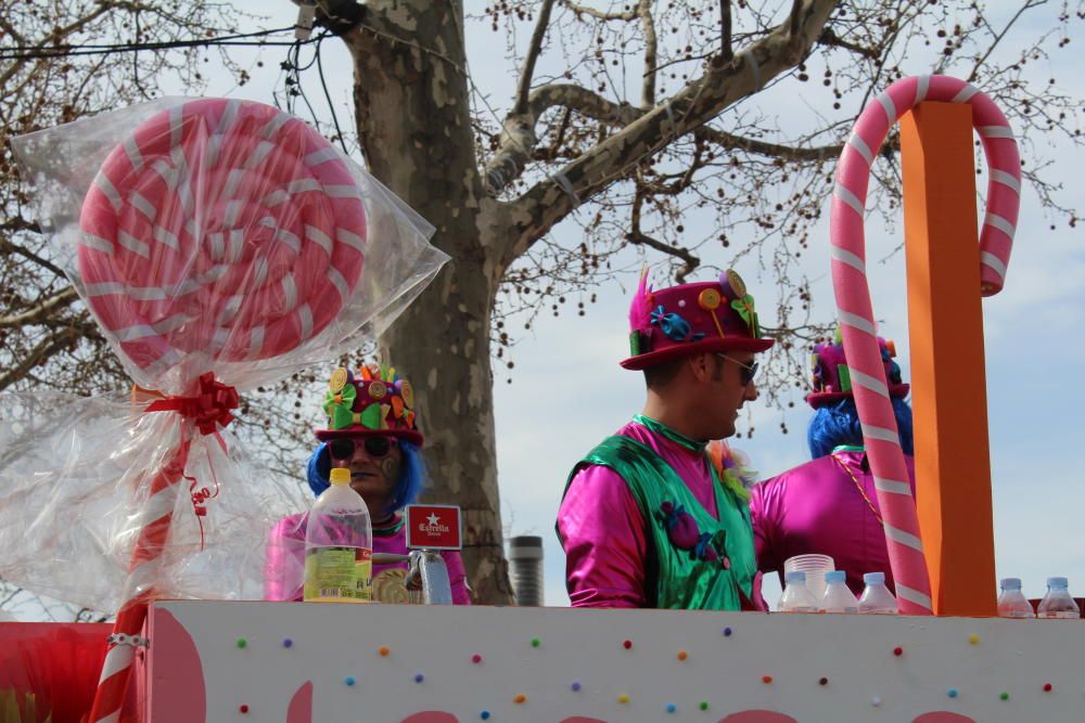 Roses viu un carnaval pletòric de gent i bon temps