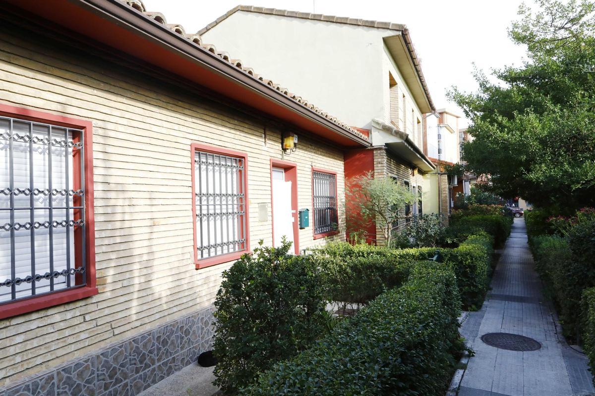 Una de las casas bajas en el barrio La Jota de Zaragoza.