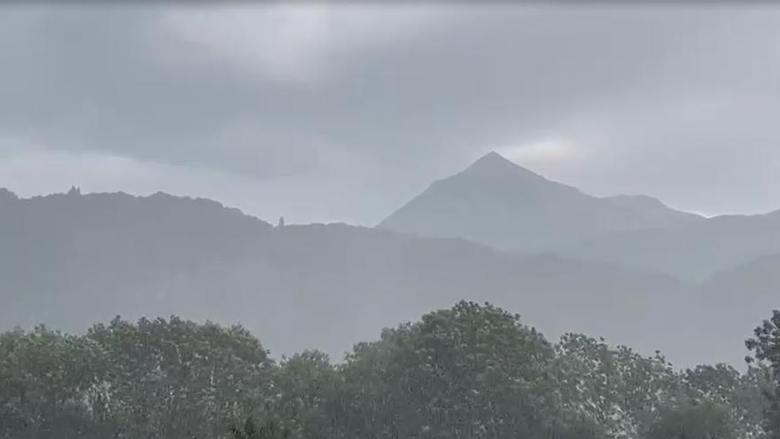 Tormenta en Benasque que alivia la ola de calor en Aragón.