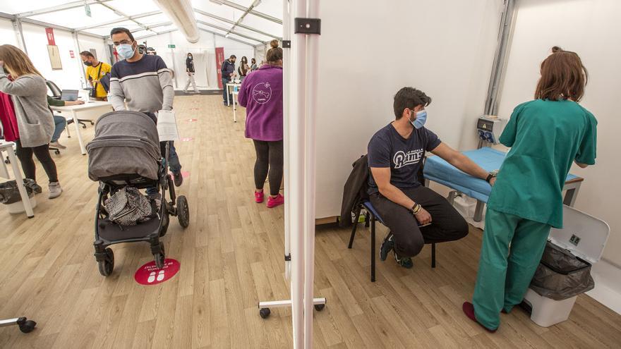 Los contagios de covid en Alicante bajan de 5.000 al día por primera vez desde mediados de enero