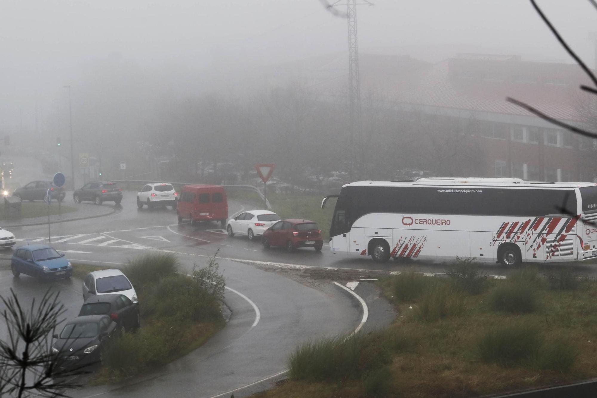 Una mañana de colapso para pruebas PCR en el Autocovid del Meixoeiro