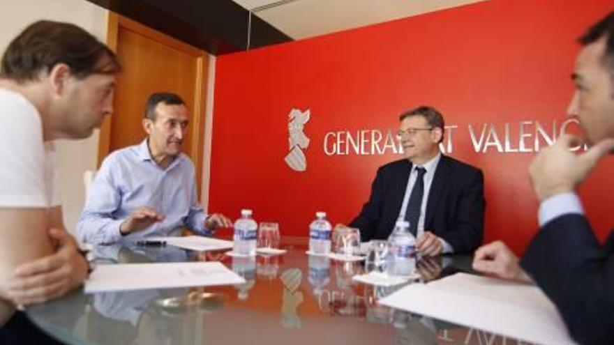 Jesús Ruiz Pareja, Carlos González, Ximo Puig y Manuel Illueca, reunidos en Alicante.