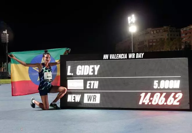 ¡Bestial! Cheptegei bate el récord del mundo en València