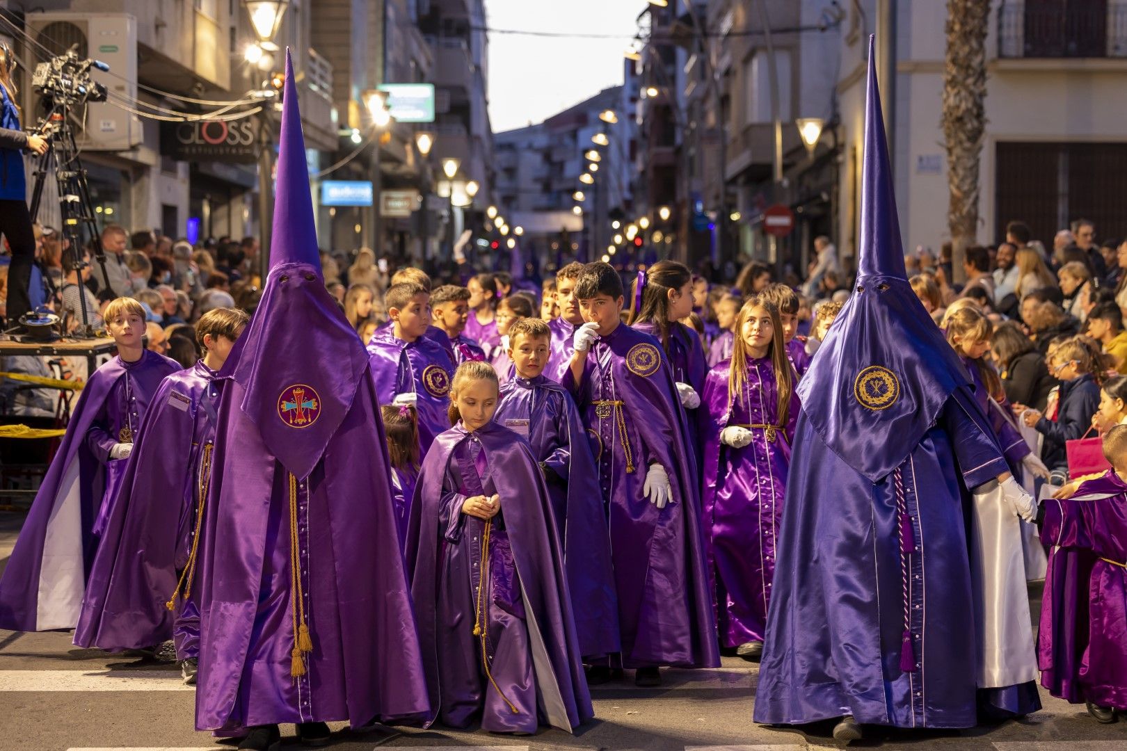 La procesión del Santo Entierro de Cristo del Viernes Santo en Torrevieja, en imágenes