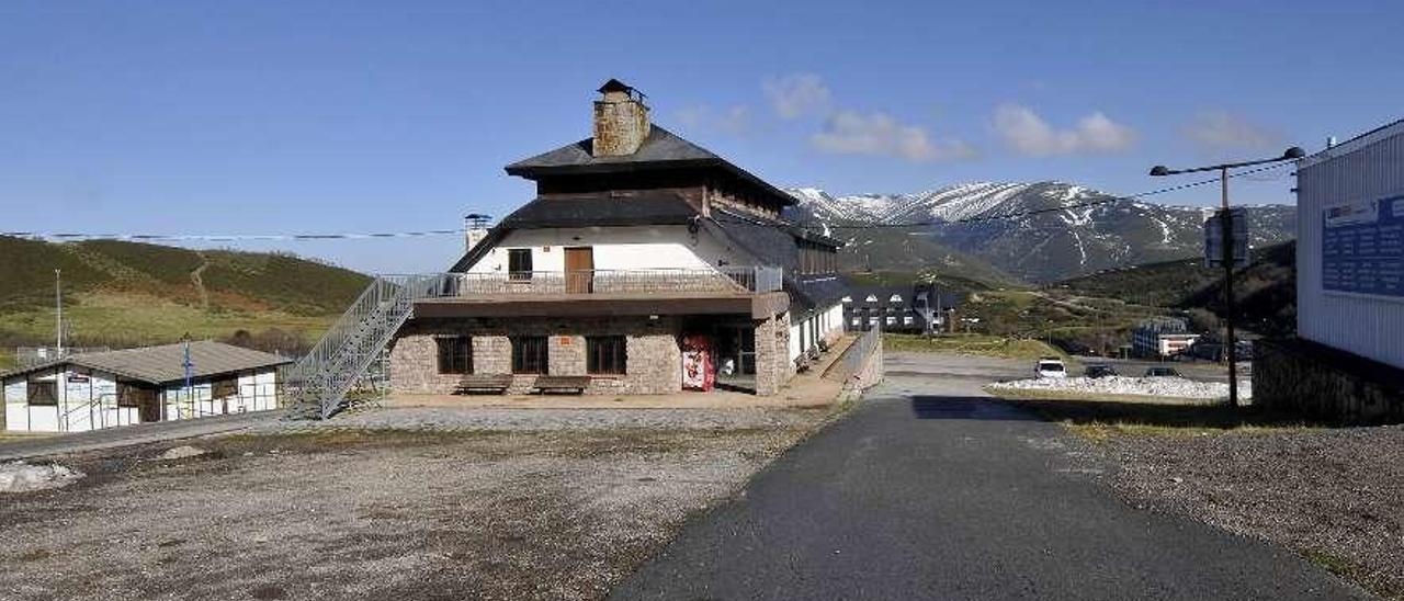 La estación de Valgrande-Pajares, sin nieve.