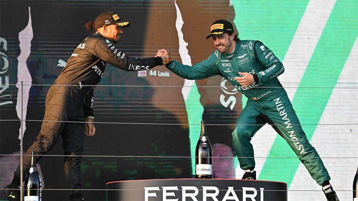 Hamilton y Alonso, en el podio de Australia 2023
