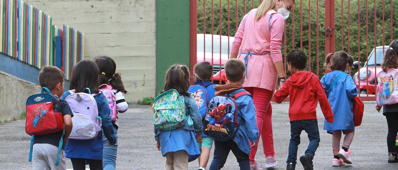 Alumnos de Infantil el primer día de curso.