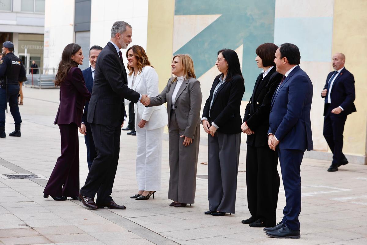 Los Reyes visitan el proyecto "Salvem les Fotos" de la UPV