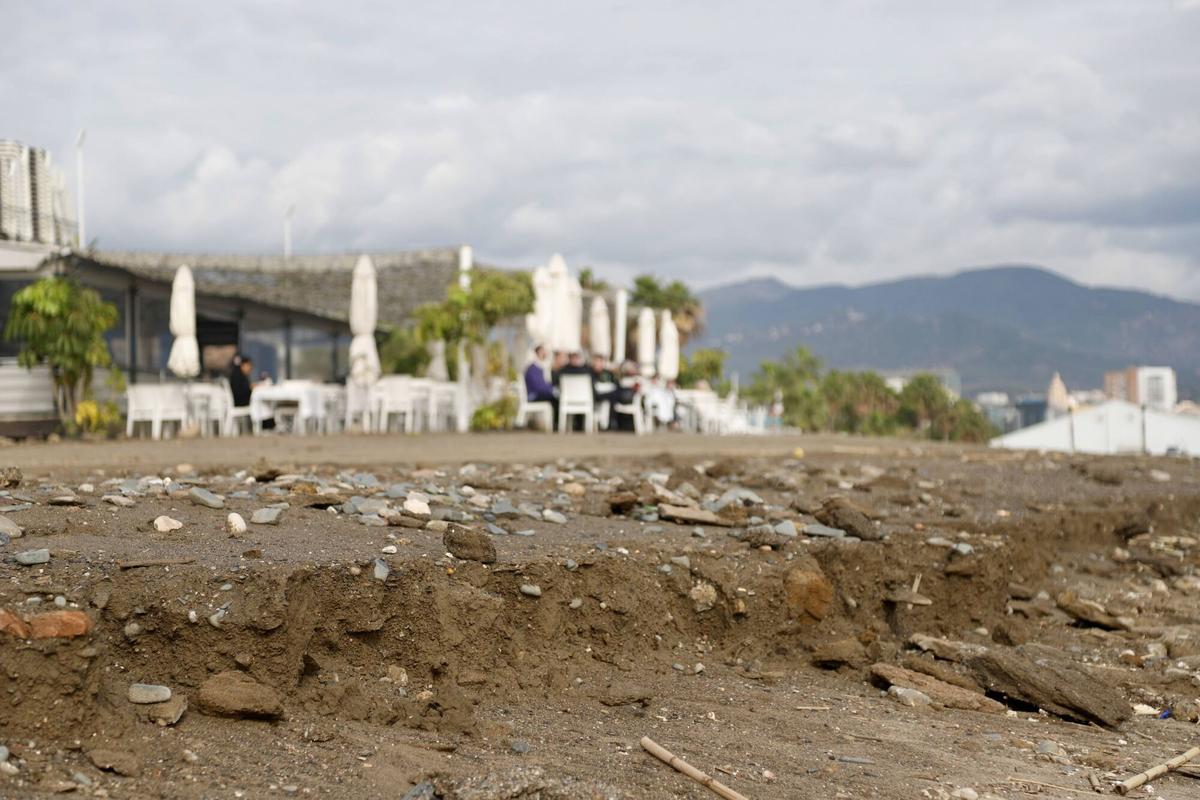 MLG 16-12-2025.-Restos de la playa de Huelin donde el temporal Emilia, ha destruido la playa entera