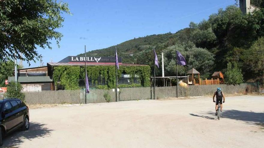 Cafetería de Pozas de Maimón, propiedad del Concello y hoy cerrada. // Iñaki Osorio