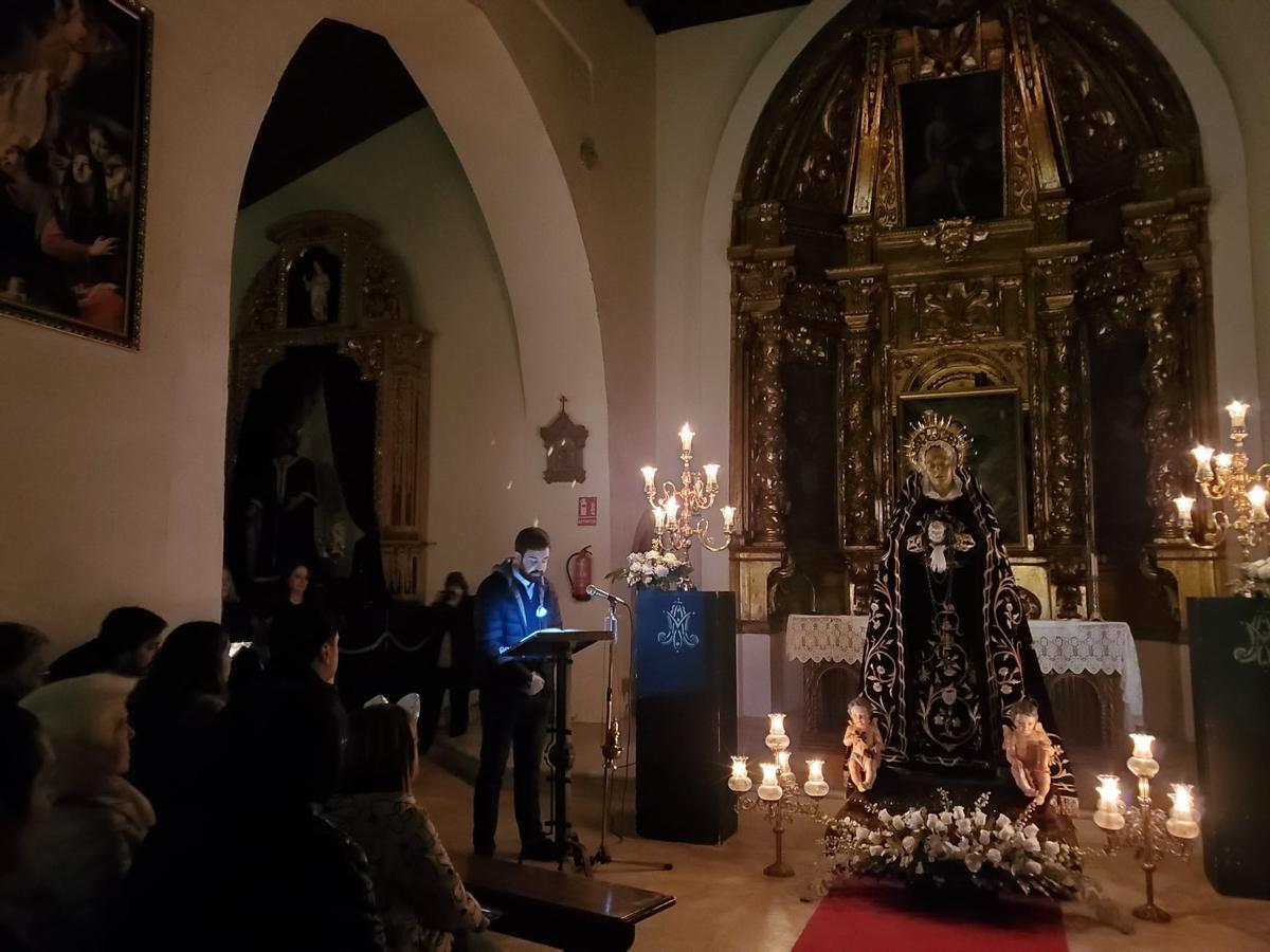 GALERÍA | Besamanos a la Virgen de la Soledad de Toro en la iglesia de Santa Catalina