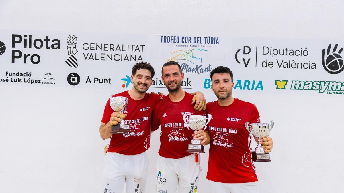 Jose Salvador, Pere i Monrabal II, campions a Vilamarxant.