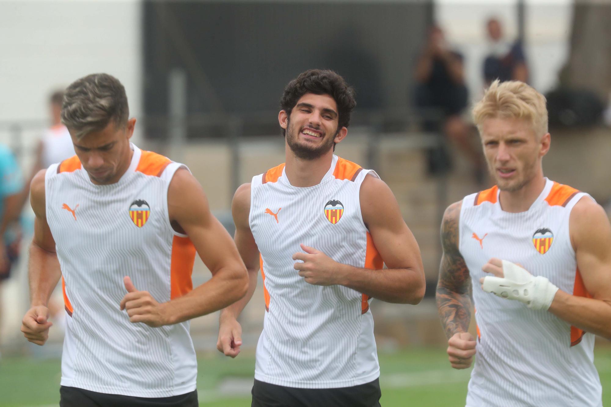 Entrenamiento en dos grupos para el Valencia CF