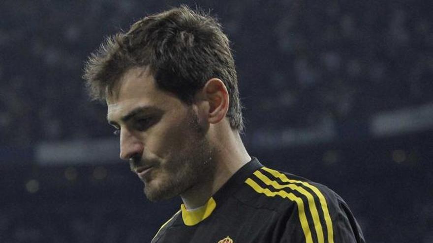 El gesto de decepción de Casillas, tras la eliminación del Madrid.
