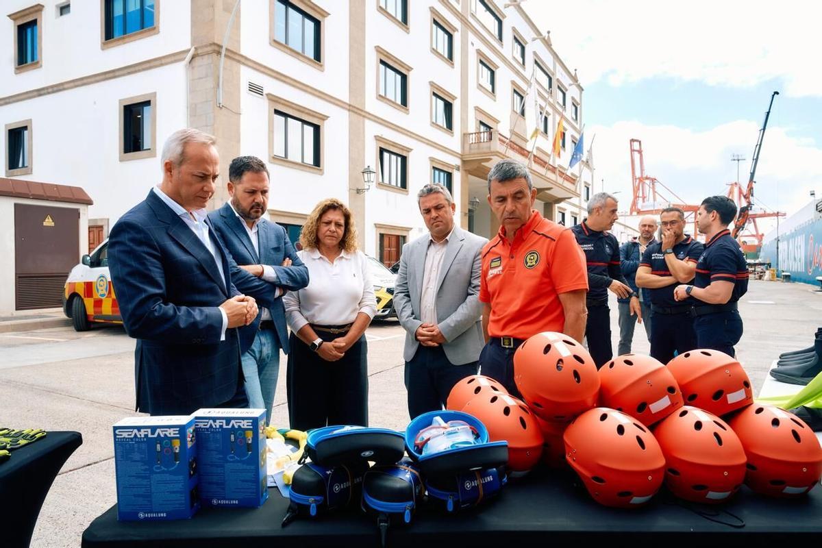 Presentación de equipo de protección acuática en el Puerto de Las Palmas.