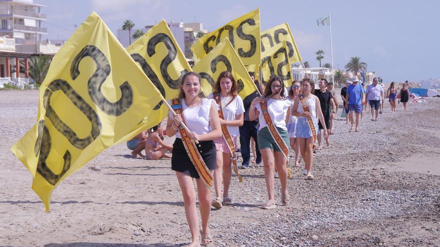 Nules se hace a la mar para exigir a Costas protección, las imágenes de la travesía reivindicativa