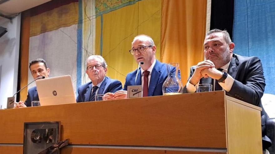 El consejero de Educación inauguró la primera charla del X ciclo. | CARM