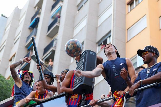 ¡De locos! Las mejores imágenes de una ciudad entregada al Barça