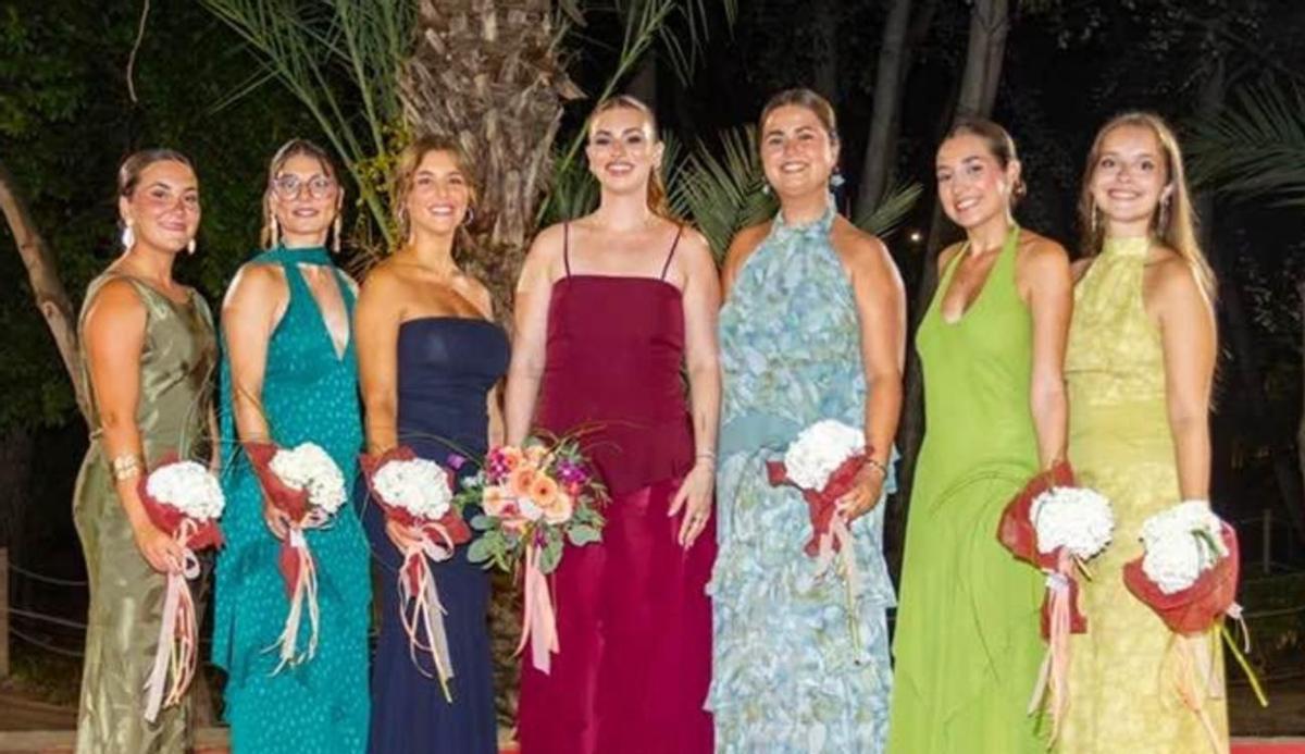 La corte de honor junto a la fallera mayor de Oliva 2027