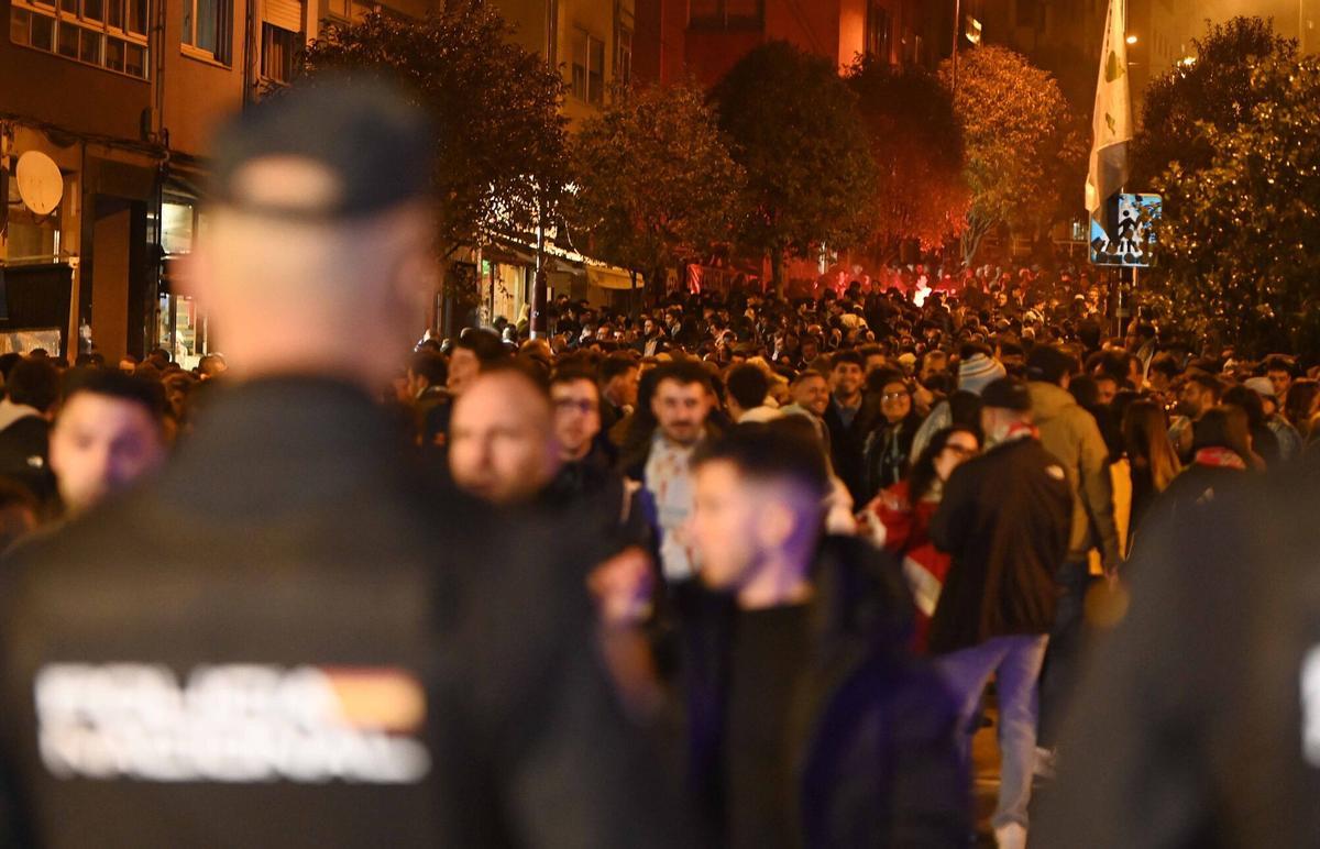 Dispositivo de la Policía Nacional en un partido de riesgo en Balaídos, el que enfrentó al Celta y al Real Madrid