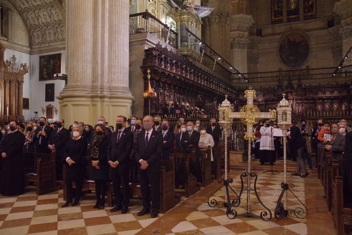 Autoridades y protocolo de la Agrupación, en el crucero del Primer Templo