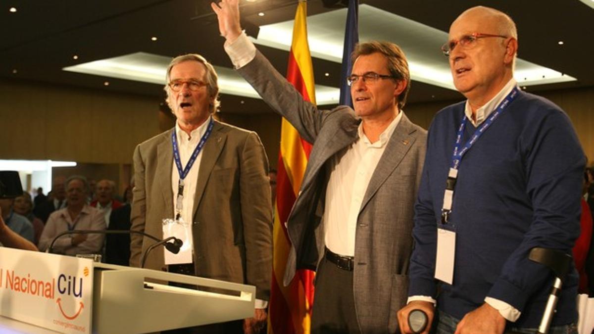 Artur Mas, flanqueado por Xavier Trias y Josep Antoni Duran Lleida, en el acto de CiU.