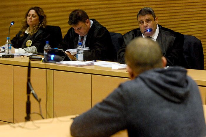 JUICIO POR ASESINATO DE SUS DOS HERMANOS