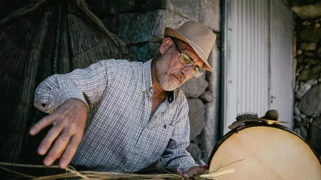 O mestre das corozas da Raia xa ten relevo