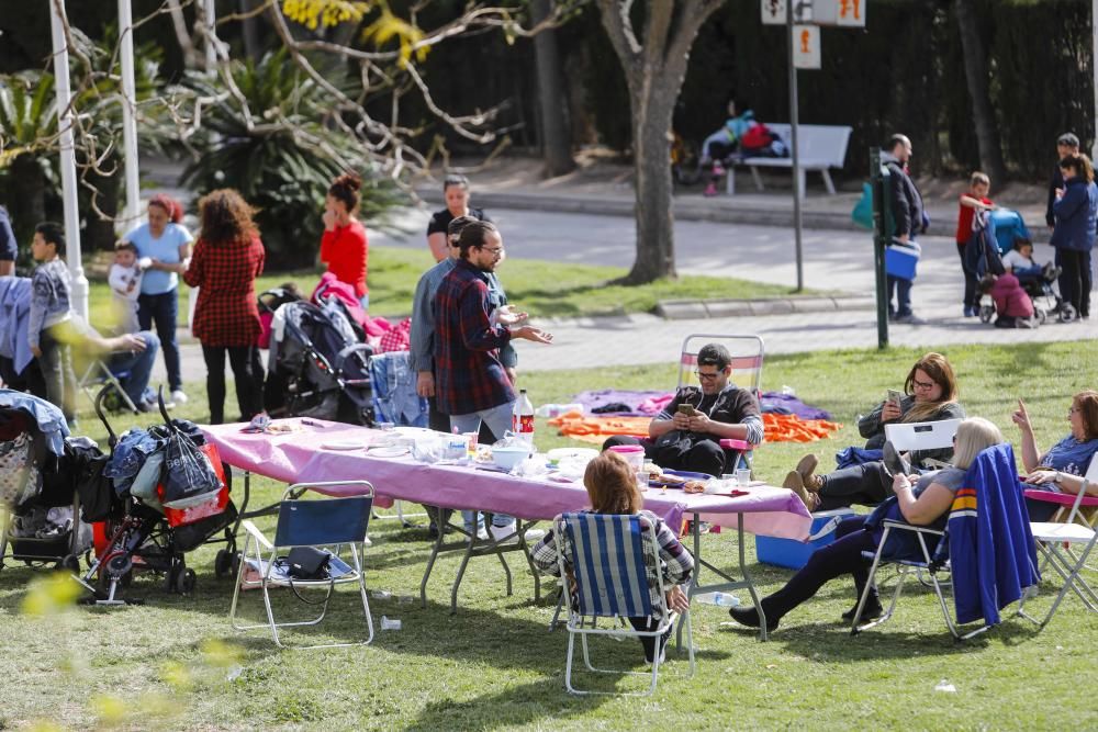 Actividades en el jardín del Túria, el antiguo cauce del río en València.