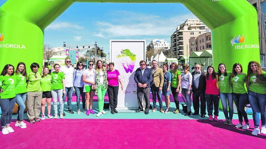 José Hila y Carmen Cabrera inauguraron el Tour &#039;Mujer, Salud y Deporte&#039; en Palma, que contó con actividades para todos los públicos.