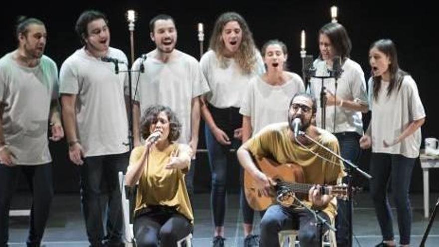 «Jo Jet i Maria Ribot amb el Cor» va fer posar dempeus el públic que divendres omplia el teatre Conservatori