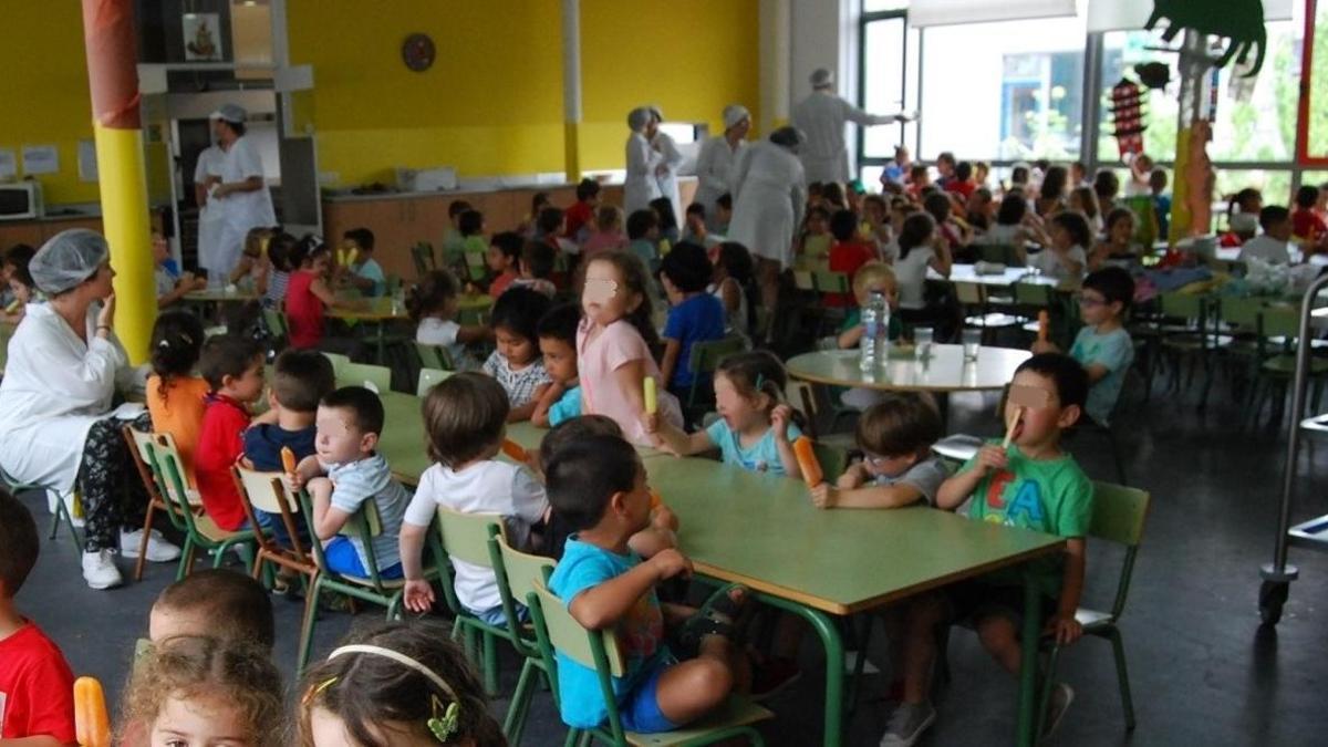 El comedor de la Escola de Educación Infantil do Milladoiro, donde la problemática del calor es más evidente, según la CIG