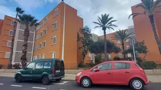 Dos hermanos amenazan, roban e intentan matar a machetazos a un vecino en Telde