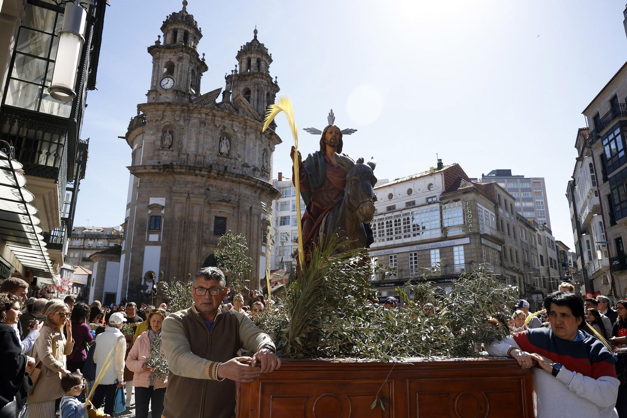 Devoción familiar en la burrita de Pontevedra