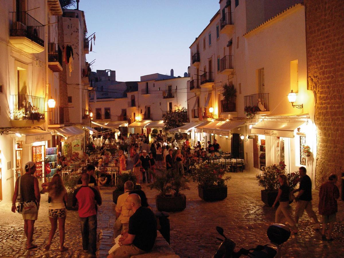 Restaurants in Dalt Vila.