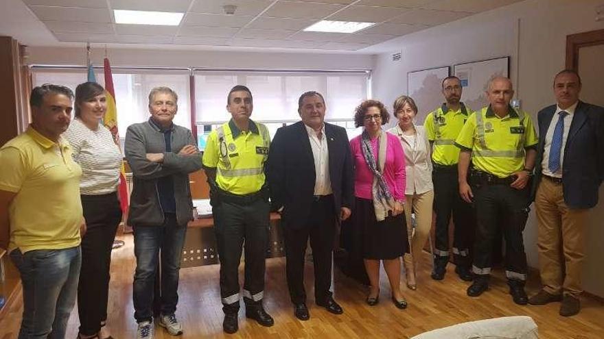 Encuentro entre la DGT, usuarios y Guardia Civil de Tráfico.