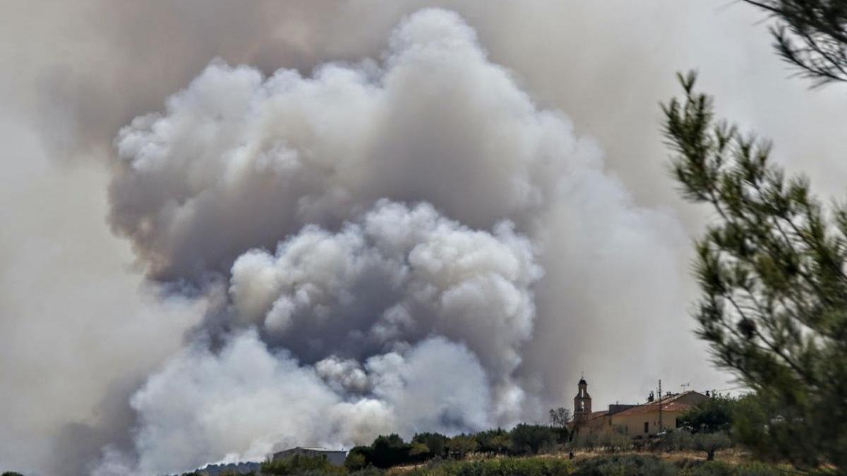 Así se ve el humo del incendio de la Vall d'Ebo desde Margarida.