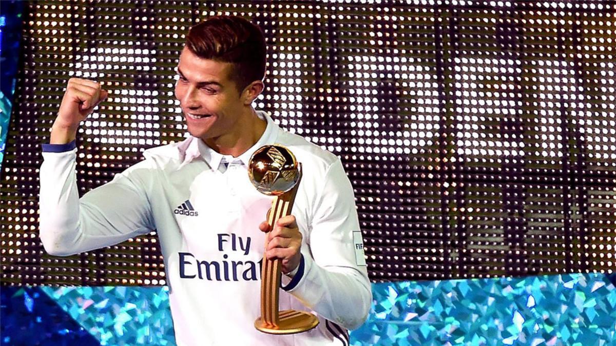 Cristiano Ronaldo celebra el Balón de Oro en el Mundial de Clubes de 2016